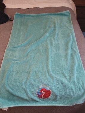 Vinatge Disney Aqua/Turquoise Ariel Accent Towel